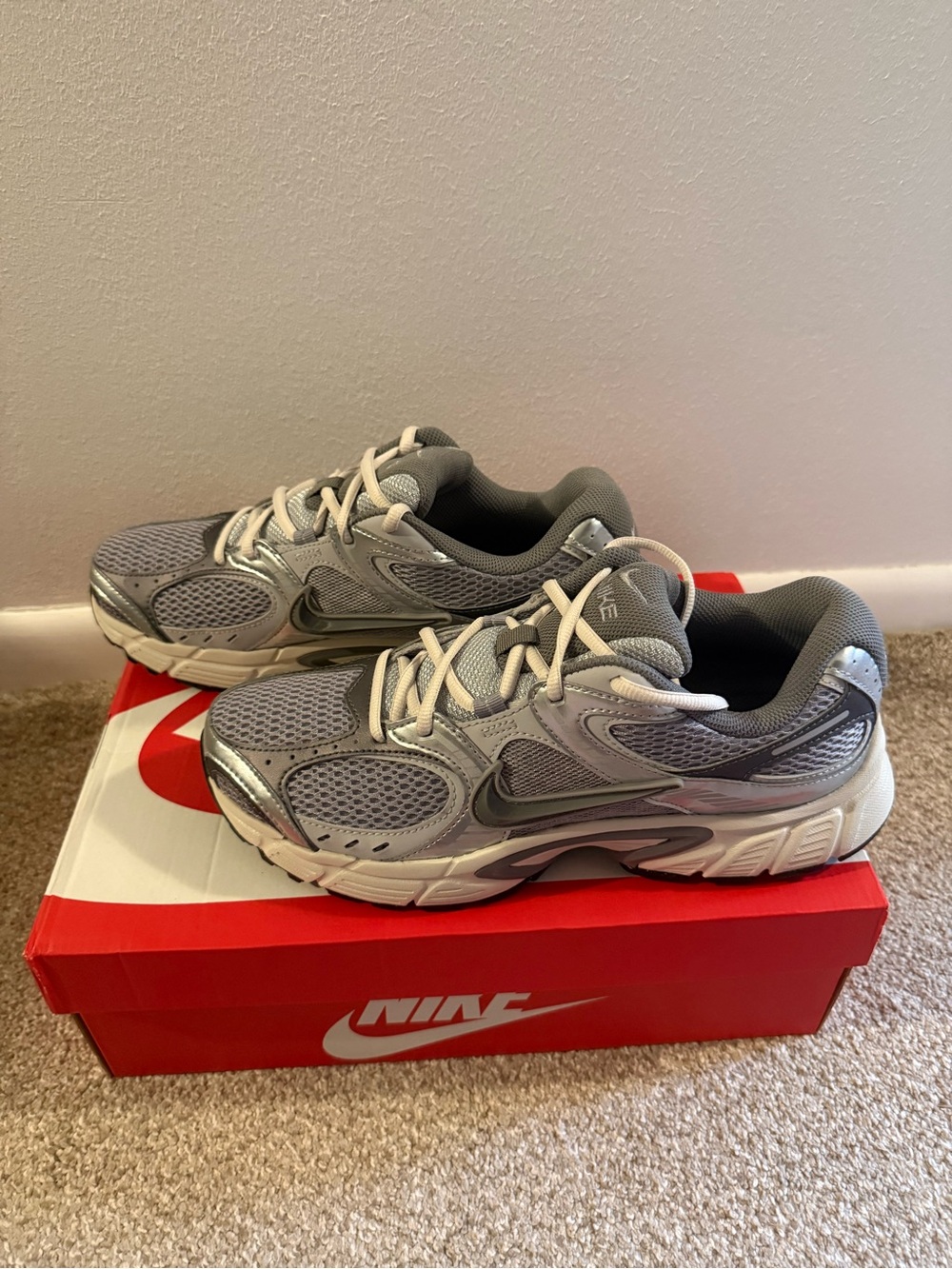 Nike Men’s V5 Runner Grey Silver Running Sneakers
